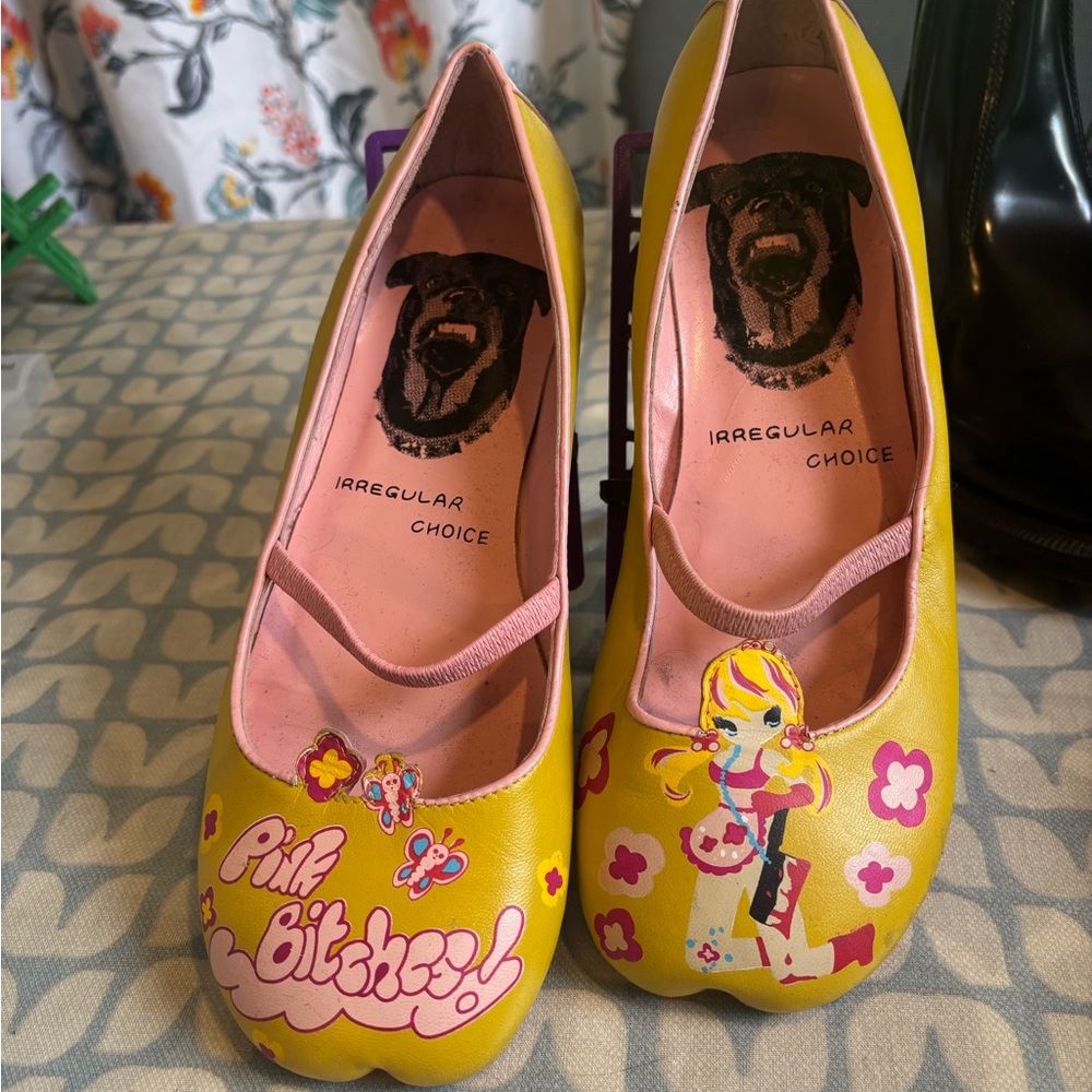 Irregular Choice Yellow bubble toe flats